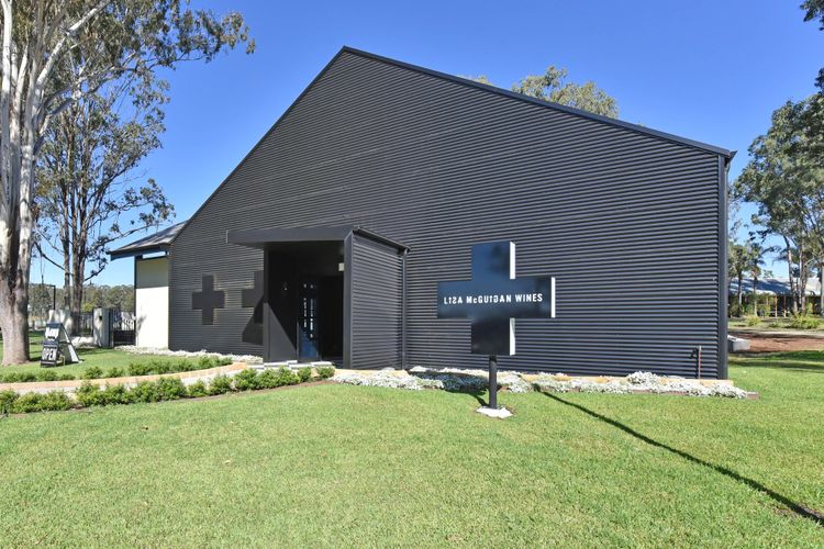 Blaxlands Homestead with Hot Tub walk to Concerts, Weddings and Wineries