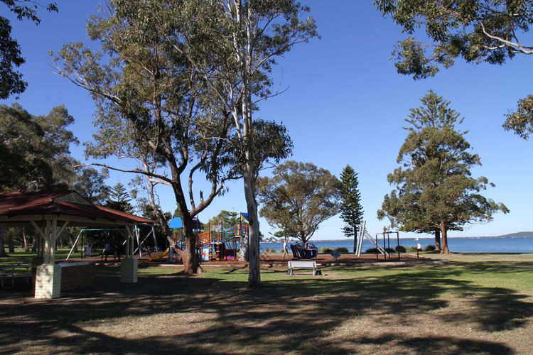 The Little Lake House Waterfront