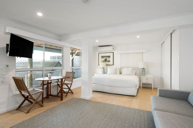 Waters Edge Pittwater by TCC