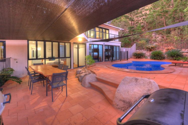 The Beach House at Arthur Bay