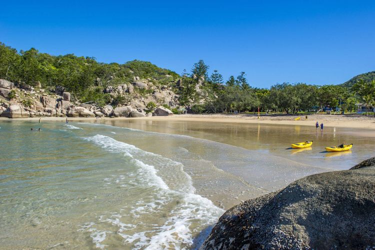 Alma Bay Holiday Unit 2 - Alma Bay Beachfront