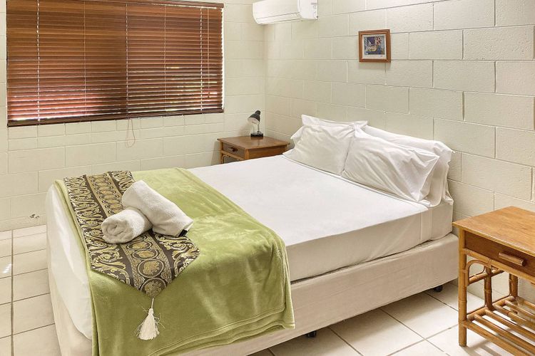 Alma Bay Holiday Unit 4 - Master Bedroom