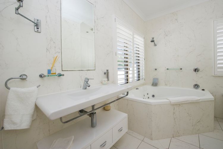 Main Bathroom