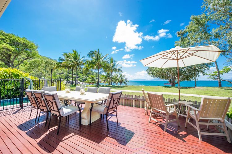 Entertainment Area/Deck