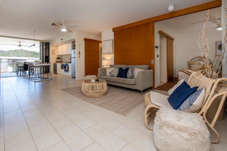 Spacious living room