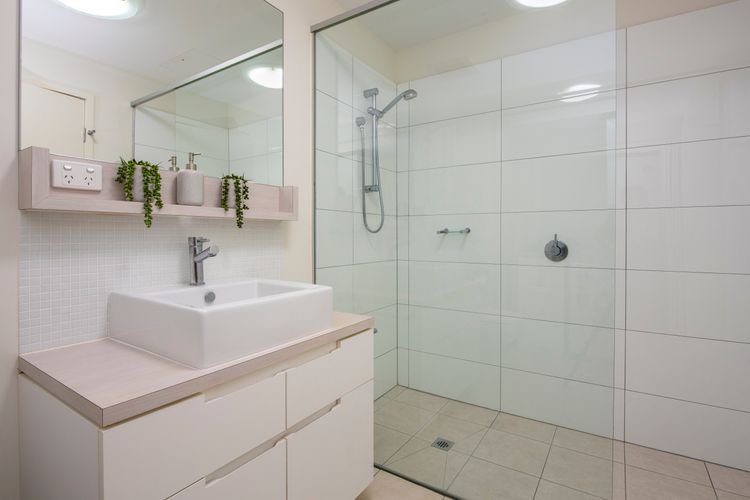 Capacious shower room