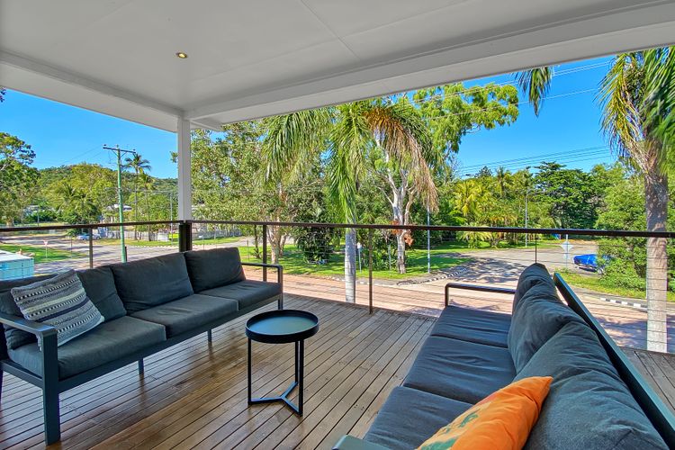 The Deck on Picnic