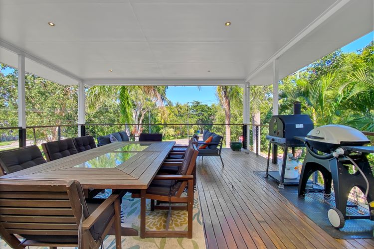 The Deck on Picnic