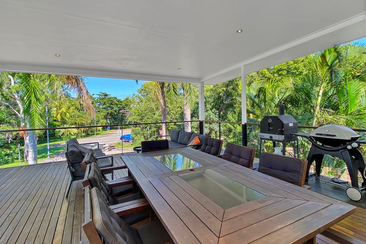 The Deck on Picnic