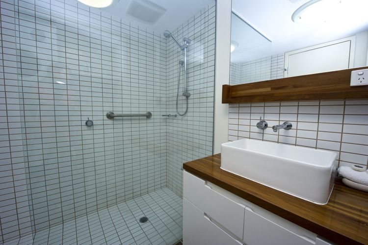 1 Bright Point Apartment 5404 - Main Bathroom