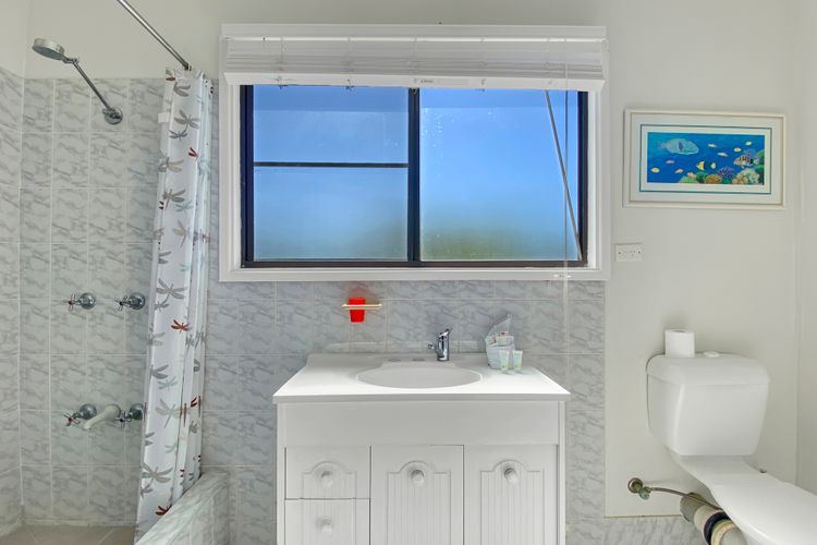 Upstairs Bathroom 