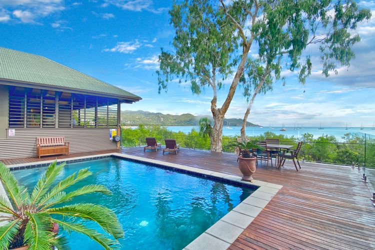 Absolute Beachfront and Pool House