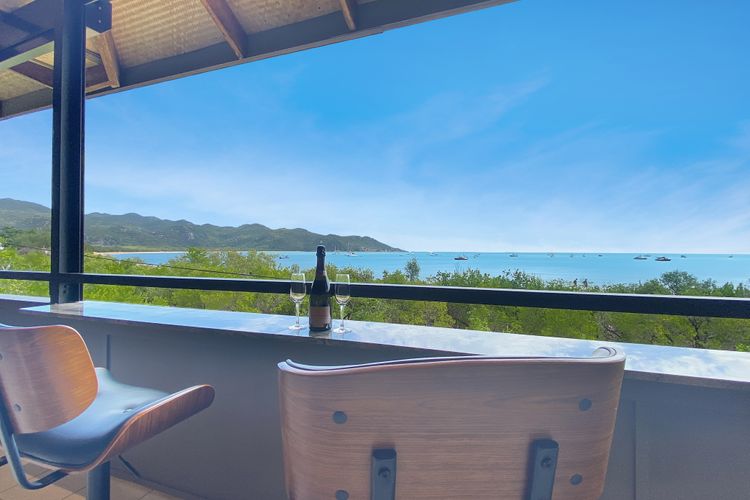 Absolute Beachfront and Pool House
