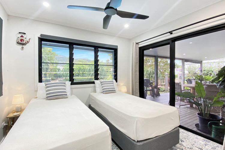 Bedroom 2 - 2 x Singles OR 1 x King 