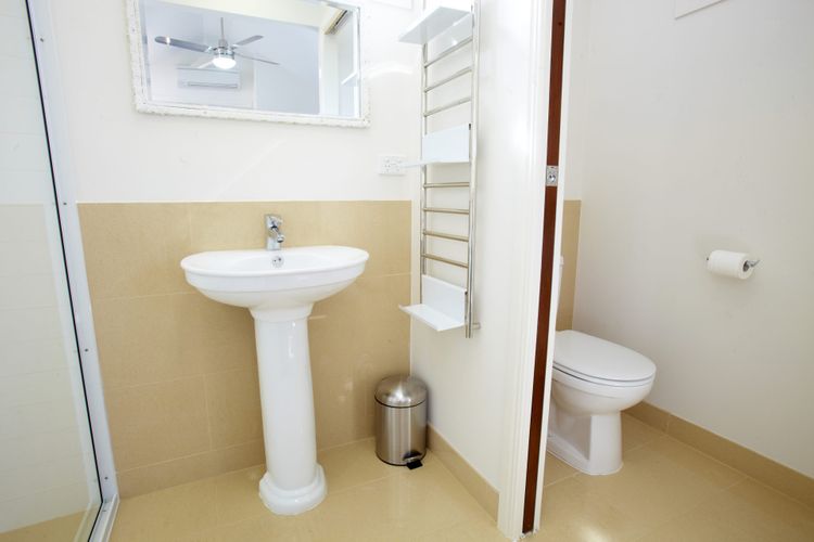 Beached on Magnetic - Master Bathroom