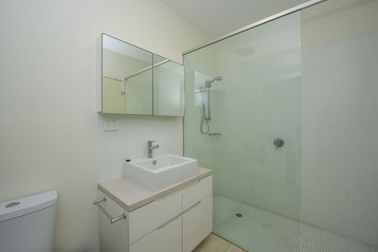 1 Bright Point Apartment 1502 - Main Bathroom