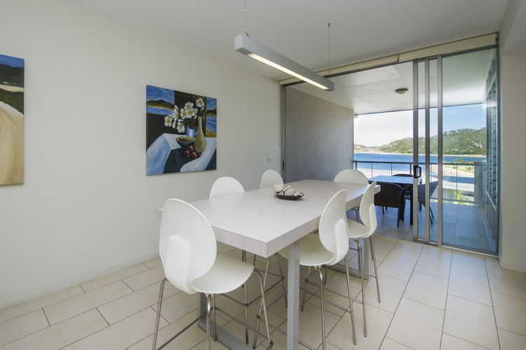 1 Bright Point Apartment 1502 - Dining Area