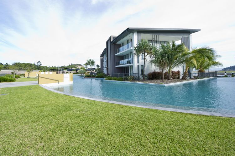 Blue on Blue Apartment 812 - Lagoon Pool