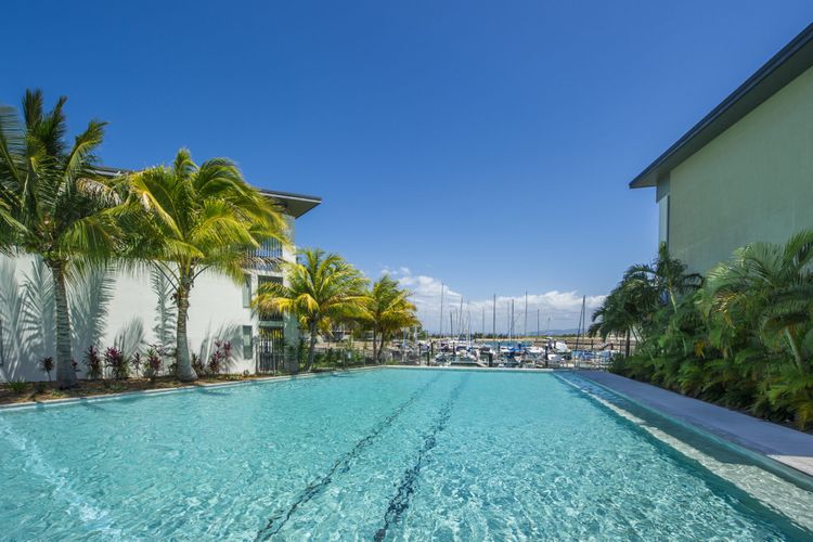 Blue on Blue Apartment 813 - Lagoon Pool