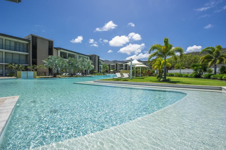 Blue on Blue Apartment 813 - Lagoon Pool