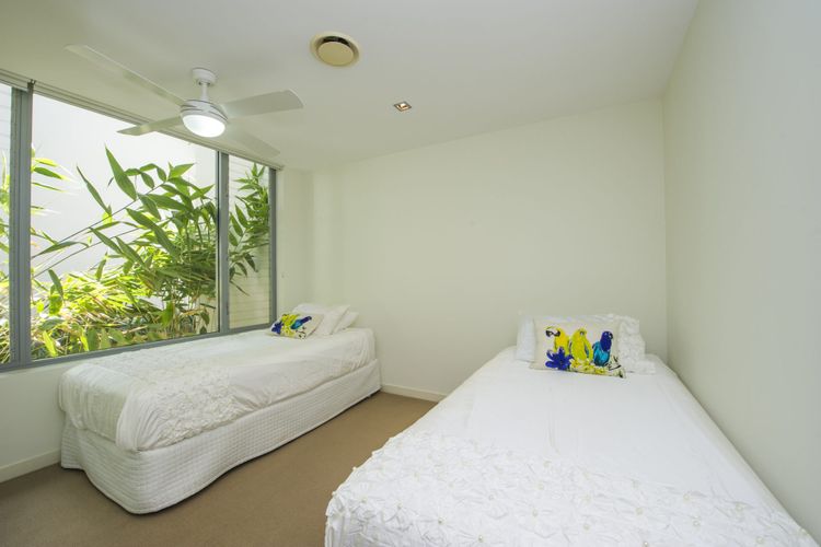 Blue on Blue Apartment 912 - Bedroom 3
