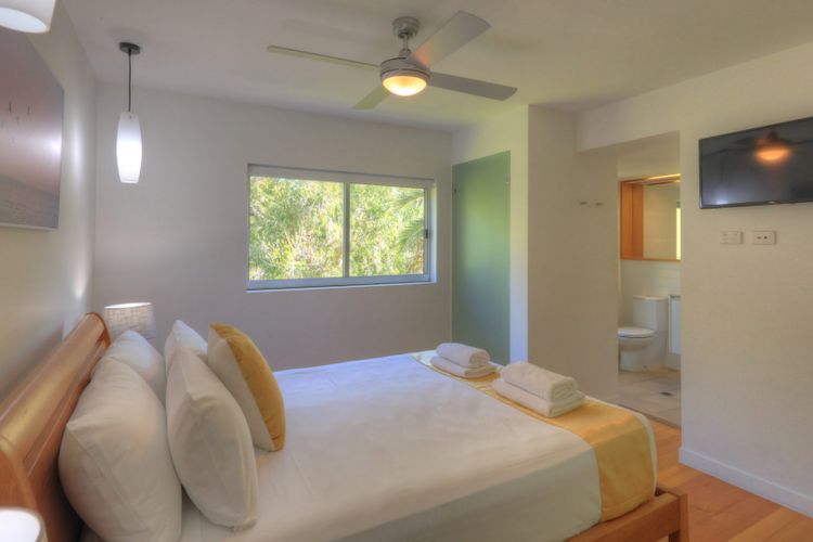 Maggies Beachfront Apt. 13