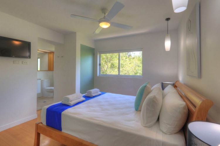 Maggies Beachfront Apt. 6