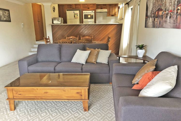 Tradewinds, 2/110 Victoria Parade – fantastic unit with waterviews & close to the Marina