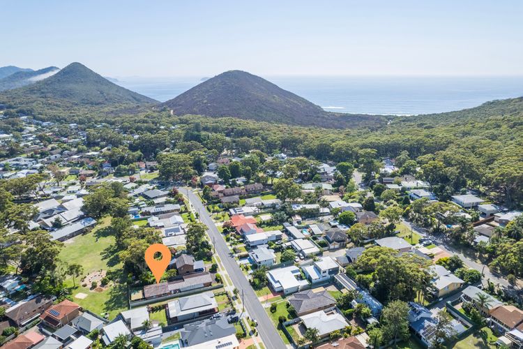 Lorikeet Retreat, 2/117 Tomaree Rd –  Pet Friendly, Air Conditioned Holiday House