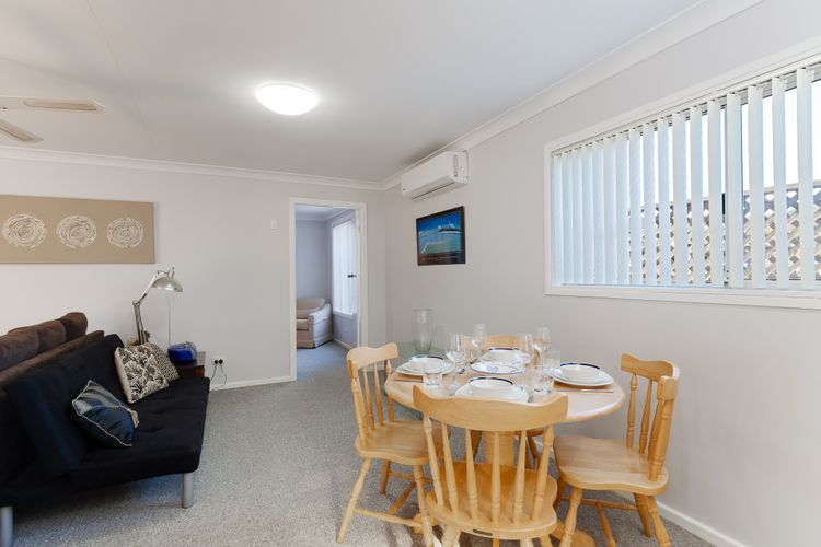 Lorikeet Retreat, 2/117 Tomaree Rd –  Pet Friendly, Air Conditioned Holiday House