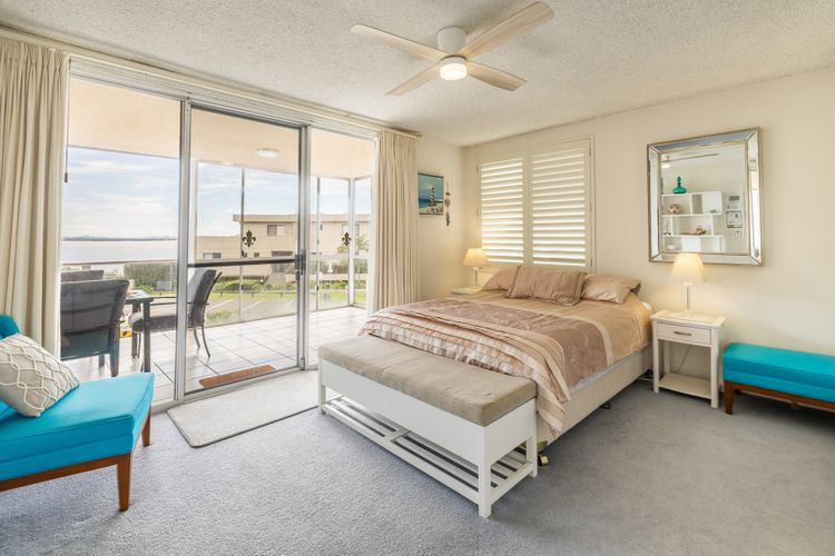 Portofino, 1/7 Laman Street – First floor unit with beautiful views, air con and Wi-Fi and close to town