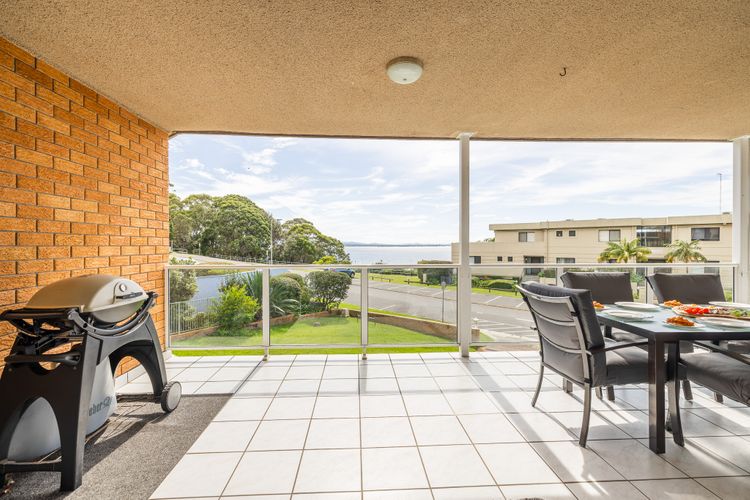 Portofino, 1/7 Laman Street – First floor unit with beautiful views, air con and Wi-Fi and close to town