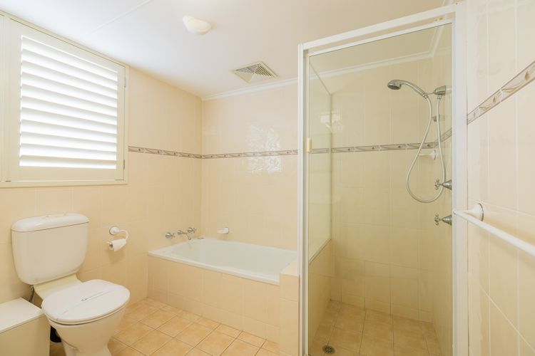 Portofino, 1/7 Laman Street – First floor unit with beautiful views, air con and Wi-Fi and close to town