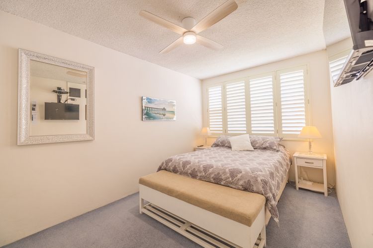 Portofino, 1/7 Laman Street – First floor unit with beautiful views, air con and Wi-Fi and close to town