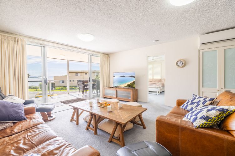 Portofino, 1/7 Laman Street – First floor unit with beautiful views, air con and Wi-Fi and close to town