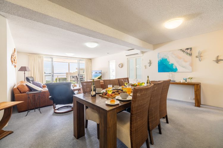 Portofino, 1/7 Laman Street – First floor unit with beautiful views, air con and Wi-Fi and close to town