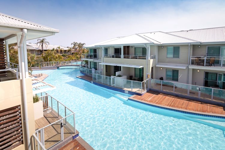 Pacific Blue  245/265 Sandy Point Rd – air conditioned unit with resort facilities and linen supplied