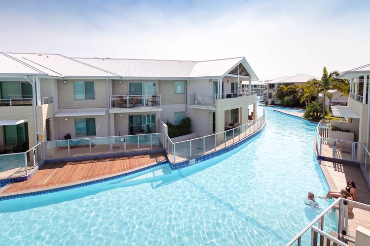 Pacific Blue  245/265 Sandy Point Rd – Dual Key Access, air conditioned unit with resort facilities and linen supplied