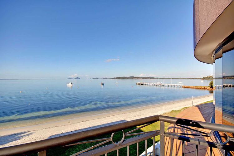 Seaside Splendour, 1/137 Soldiers Point Road – beautiful unit on the waterfront
