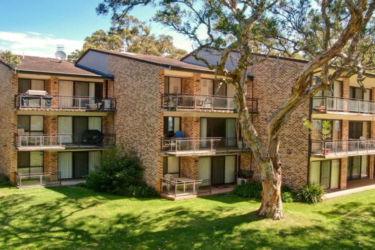 Bay Parklands, 32/2 Gowrie Avenue – fantastic unit with air conditioning, pool, tennis court & spa
