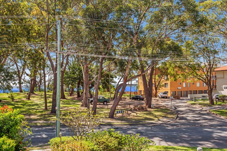 Magnus Gardens, 4/7 Magnus St – beautiful air conditioned unit with filtered water views & WIFI