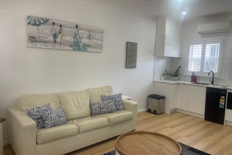 Bayside, 5/21 Victoria Parade – unbeatable location, with linen and bed making, and air conditioning