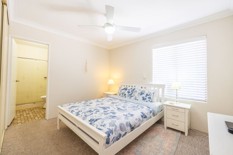 Bay Parklands, 69/2 Gowrie Avenue – large unit with views, pool, tennis court & spa