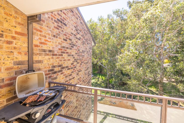 Bay Parklands, 69/2 Gowrie Avenue – large unit with views, pool, tennis court & spa