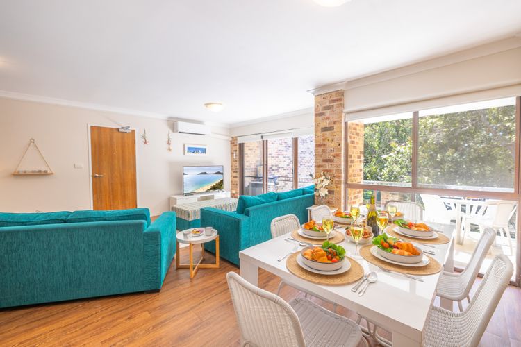 Bay Parklands, 69/2 Gowrie Avenue – large unit with views, pool, tennis court & spa
