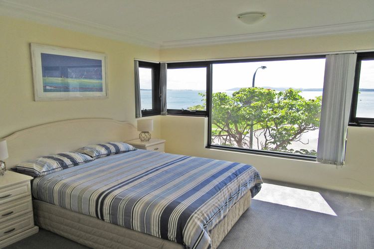 Florentine, 7/11 Columbia Close – air conditioned unit with fantastic views of Little Beach