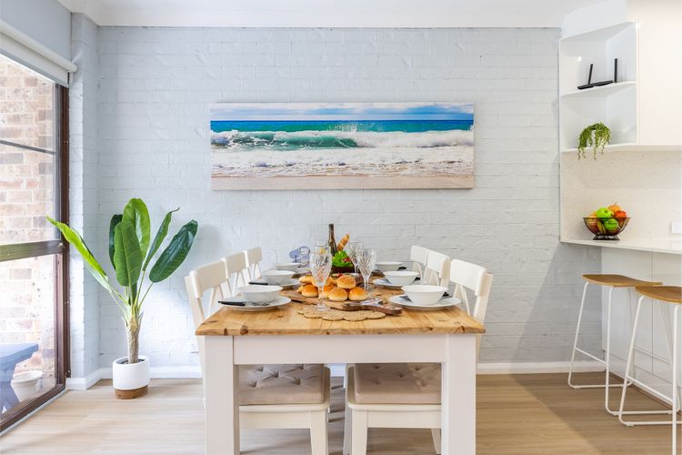Bay Parklands, 73/2 Gowrie Avenue – solar heated pool, spa, tennis court & views