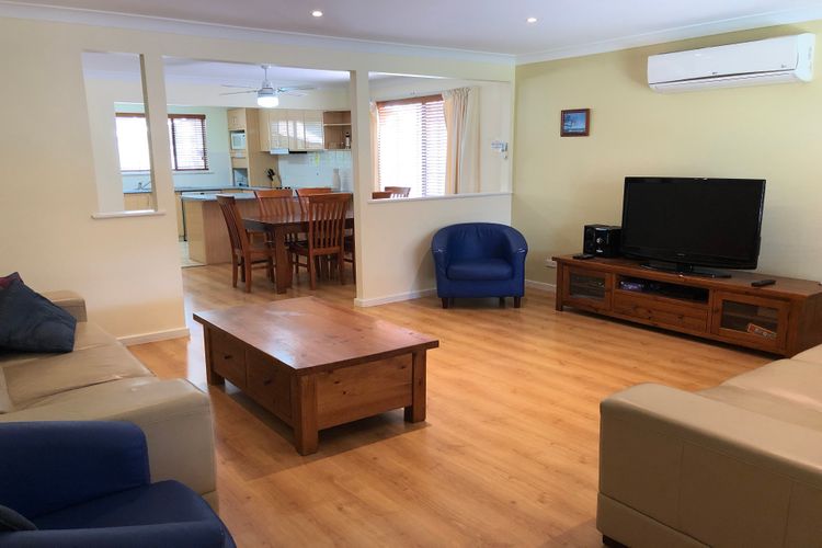 Baydream, 13 Pirralea Parade – pet friendly, aircon, boat parking