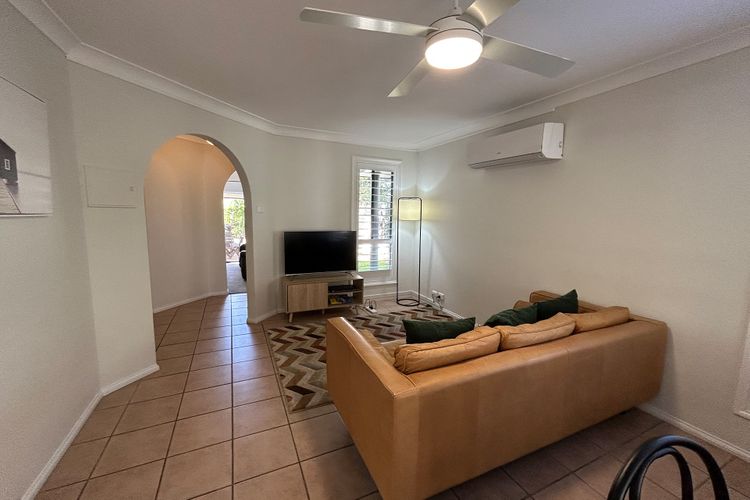 1/94 Rocky Point Rd – Duplex with Aircon, WIFI and Short Walk To The Sports Club