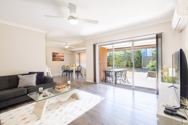 Bushmans, 9/24 Tomaree Street – Spacious townhouse with air conditioning and close to Nelson Bay Town Centre